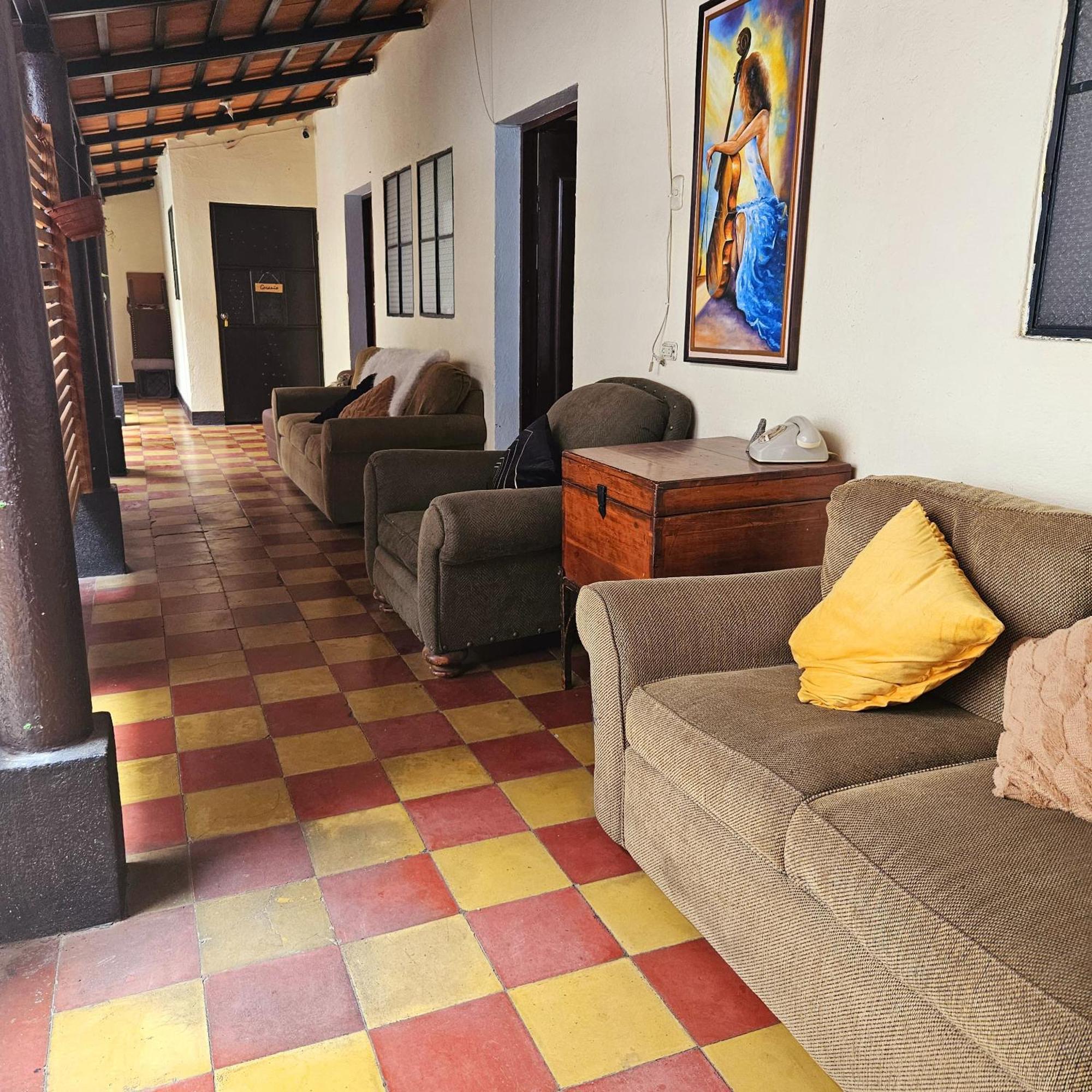 Cermeno'S House Hotel Antigua Екстериор снимка